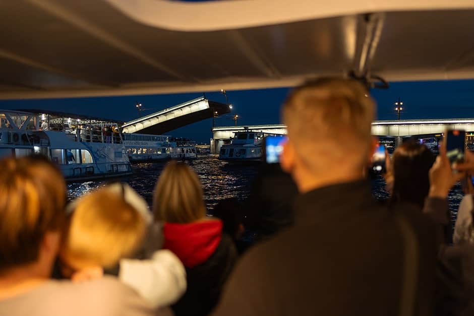 Экскурсия на развод мостов в Петербурге на теплоходе по Неве 2026 - 13