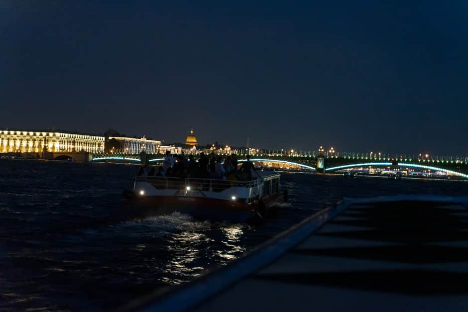 Ночная экскурсия на теплоходе под развод мостов по рекам и каналам - 9