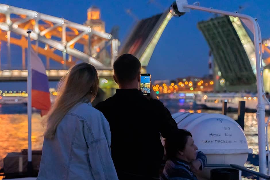 Путешествие по Неве на теплоходе с обзором города 2026 - 9