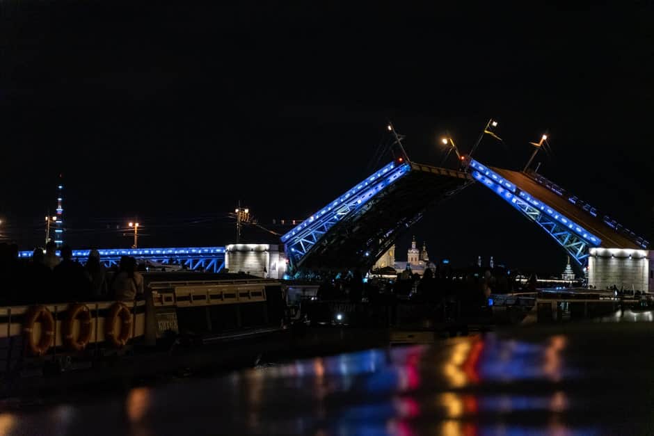 Романтический круиз под развод мостов - 1