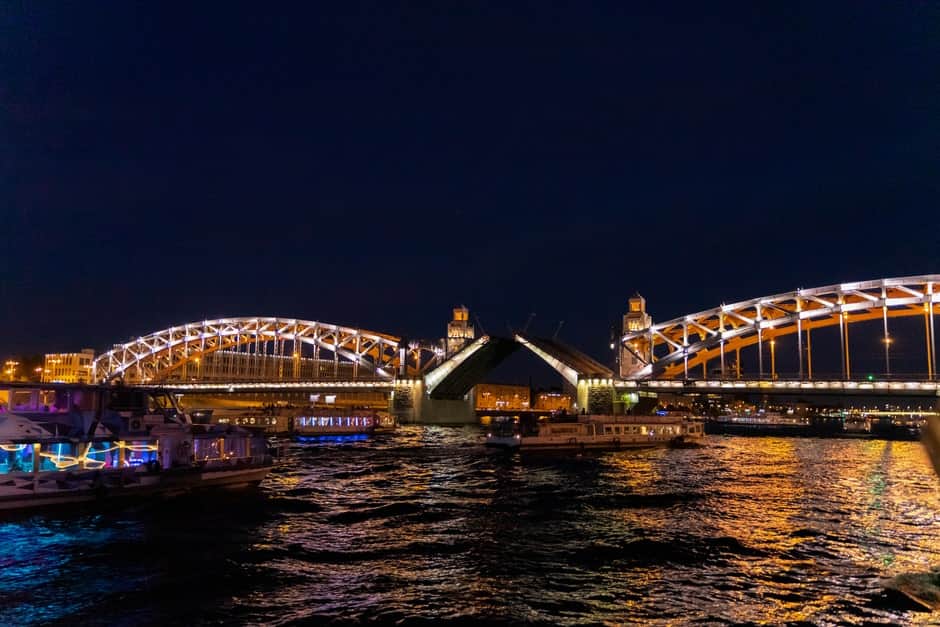 Романтический круиз под развод мостов - 9