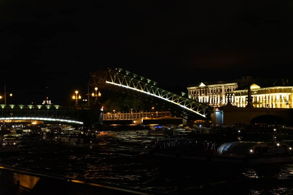 Романтический круиз под развод мостов - 3