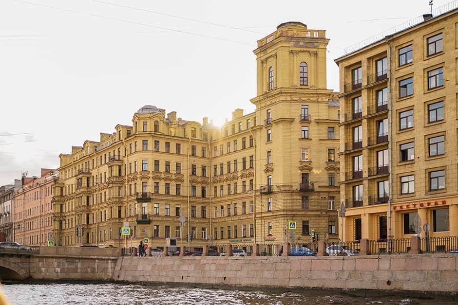 Прогулка утром на катере по рекам и каналам Петербурга: групповая экскурсия с выходом в Неву и подходом к Крейсеру Аврора - 4