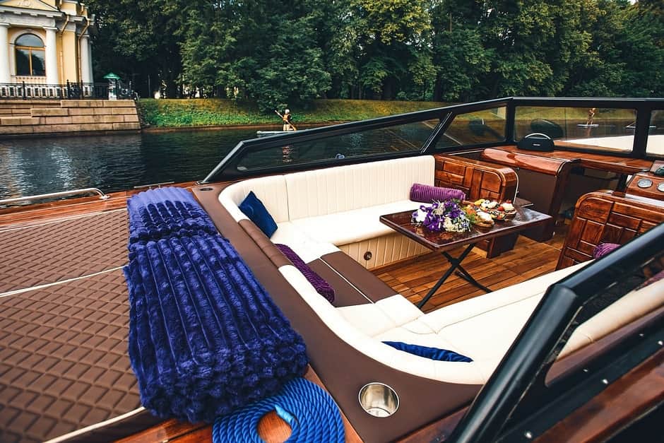 Индивидуальная прогулка по рекам и каналам на катере Blueberry — купить билеты на Nevatrip - 10
