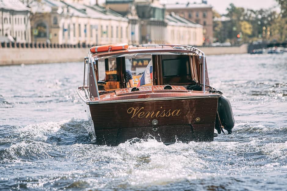 Аренда катера «Venissa» в Санкт-Петербурге — прогулки на 8 человек по Неве, рекам и каналам СПБ, Финскому заливу - 6