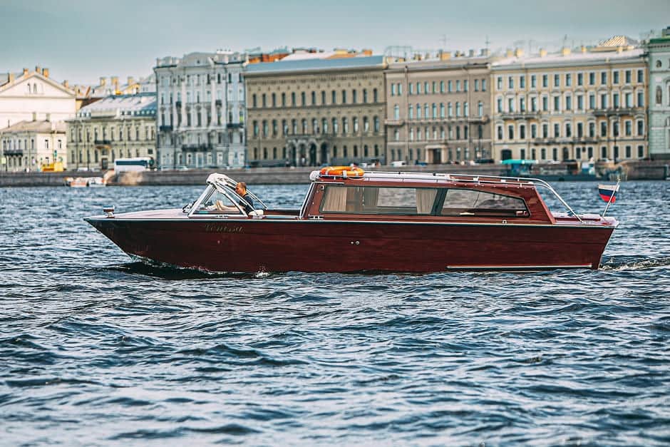 Аренда катера «Venissa» в Санкт-Петербурге — прогулки на 8 человек по Неве, рекам и каналам СПБ, Финскому заливу - 1