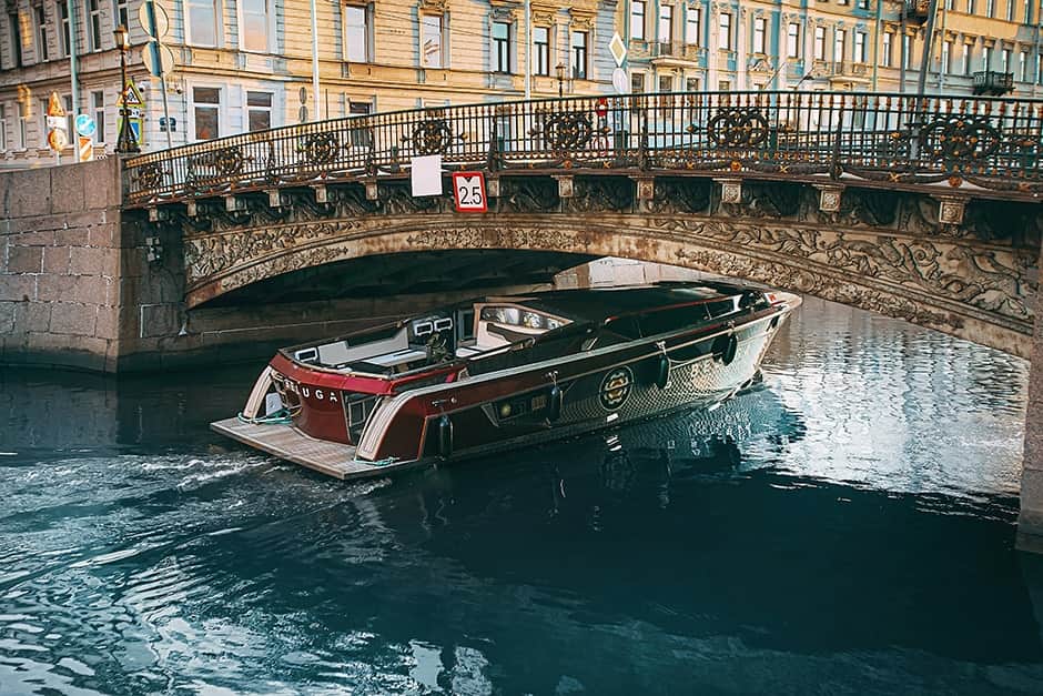 Аренда катера Белуга — VIP-прогулки на 10 человек по Неве, рекам и каналам СПБ, Финскому заливу по цене от 18 000 руб/час - 6