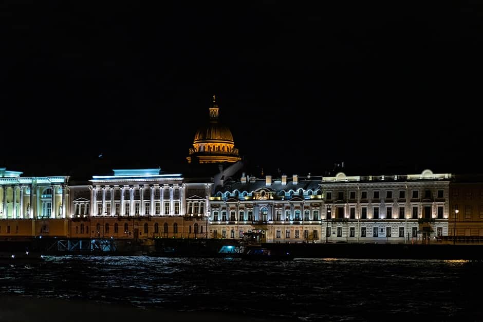 Через порт к разводным мостам — прогулка на катере через закрытые территории Адмиралтейских верфей с просмотром разводки мостов - 10