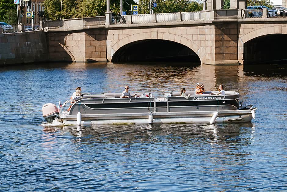 Через порт к разводным мостам — прогулка на катере через закрытые территории Адмиралтейских верфей с просмотром разводки мостов - 4