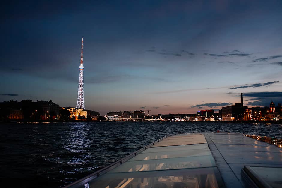 Развод мостов по Неве с отправлением от Карповки на теплоходе — ночная водная прогулка по Санкт-Петербургу, цены и расписание - 1