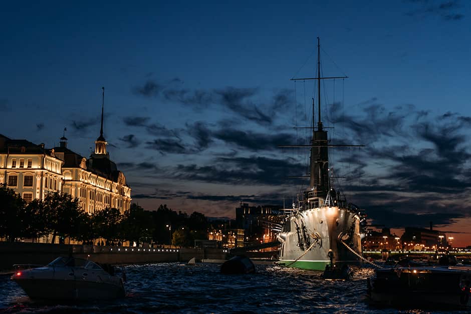 Развод мостов по Неве с отправлением от Карповки на теплоходе — ночная водная прогулка по Санкт-Петербургу, цены и расписание - 4