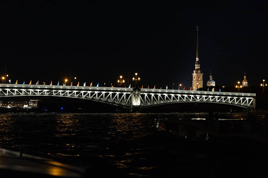 Развод мостов по Неве с отправлением от Карповки на теплоходе — ночная водная прогулка по Санкт-Петербургу, цены и расписание - 6