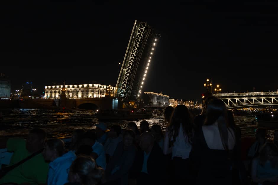 Развод мостов по Неве с отправлением от Карповки на теплоходе — ночная водная прогулка по Санкт-Петербургу, цены и расписание - 8