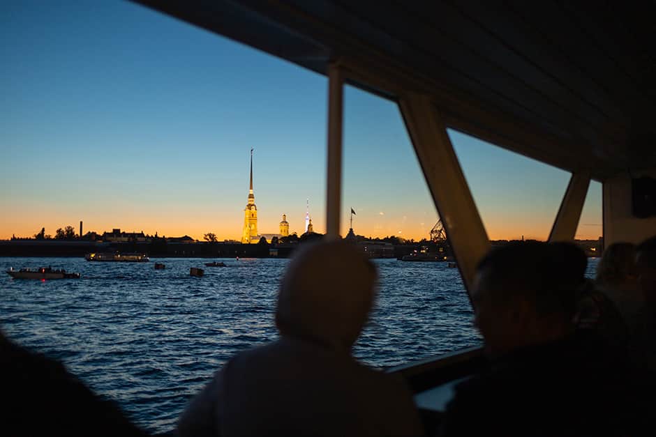 Развод мостов по Неве с отправлением от Карповки на теплоходе — ночная водная прогулка по Санкт-Петербургу, цены и расписание - 7