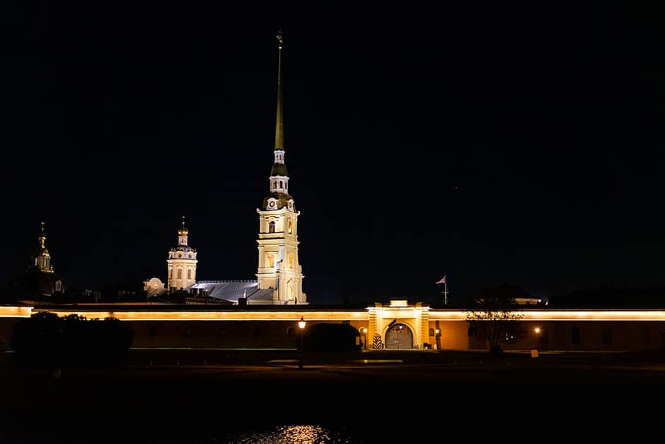 Развод мостов по Неве с отправлением от Карповки на теплоходе — ночная водная прогулка по Санкт-Петербургу, цены и расписание - 9
