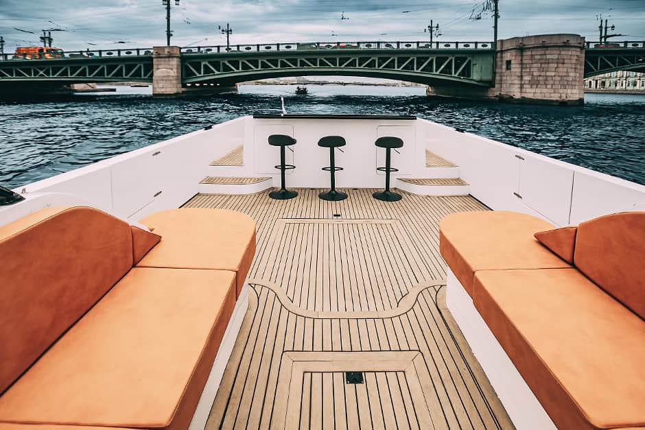 VIP-экскурсии по СПб на яхте Cloudberry — премиум водные прогулки по рекам и каналам Петербурга - 4
