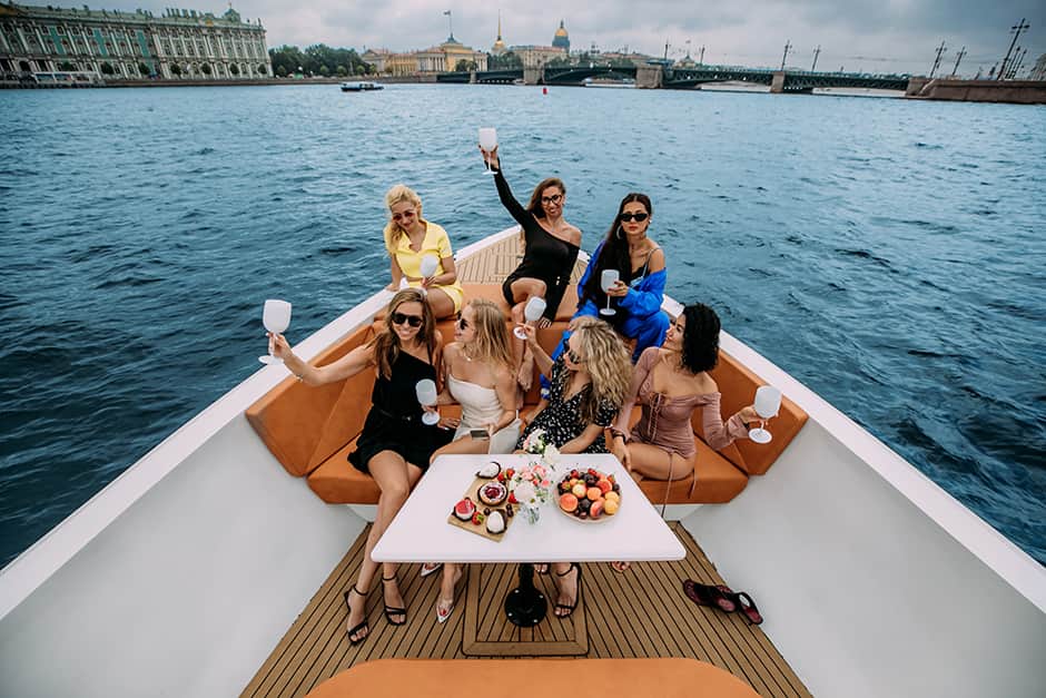 VIP-экскурсии по СПб на яхте Cloudberry — премиум водные прогулки по рекам и каналам Петербурга - 7