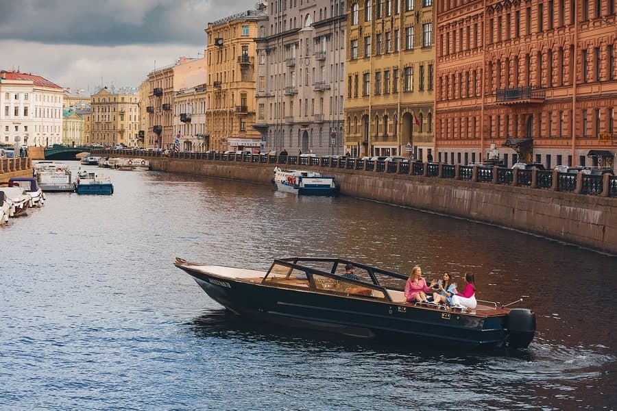 Аренда катера в Петербурге