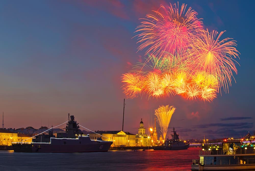 Салют в День ВМФ 2026 на теплоходе