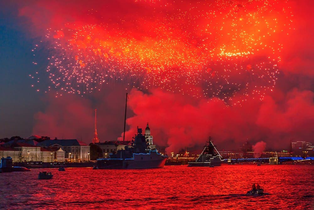 Салют в День ВМФ 2026 на двухпалубном теплоходе