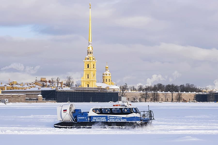 Экскурсия на катере с воздушной подушкой «Зимний Петербург с воды»