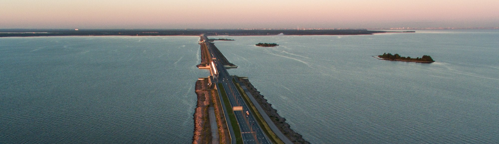 Автобусная экскурсия в Петергоф и Кронштадт с водной прогулкой за один день