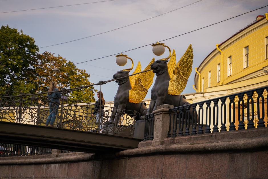 @nevatrip.ru. Мост с грифонами на канале Грибоедова