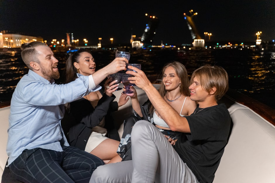 Развод мостов на катере