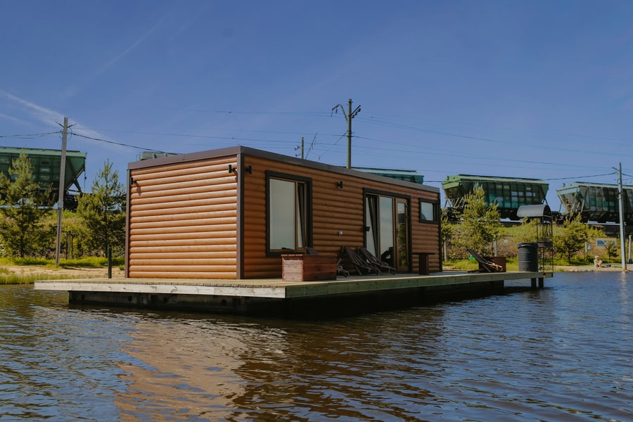 Дома на воде в загородном клубе «Курголовский берег»