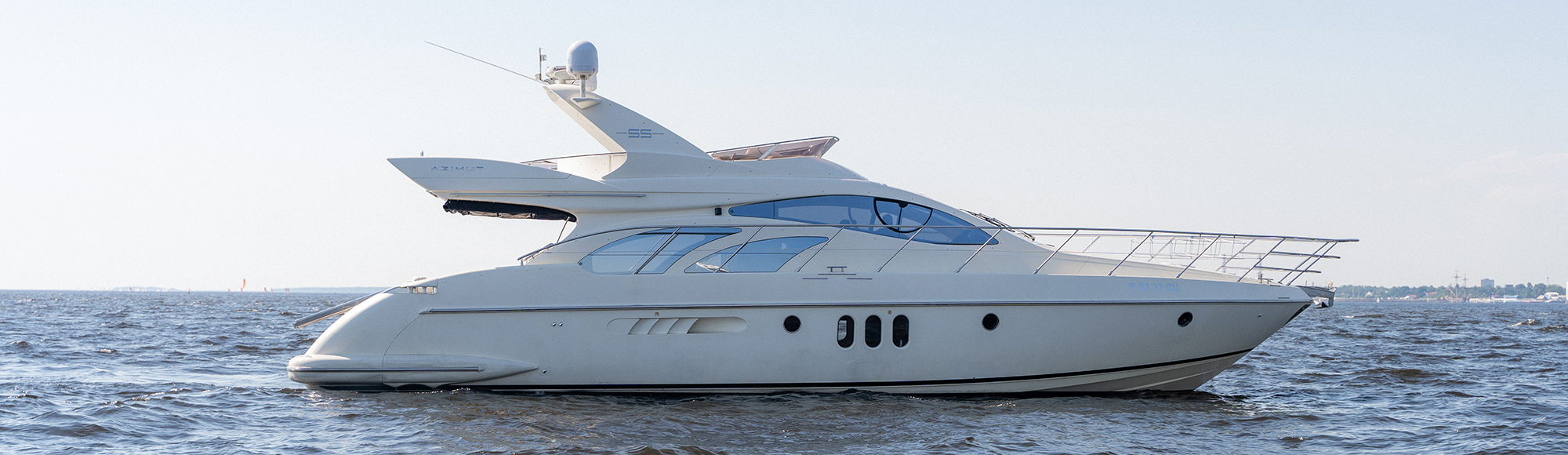 Аренда яхты Azimut 55 в Санкт-Петербурге — прогулки на яхте бизнес-класса вместимостью до 11 человек