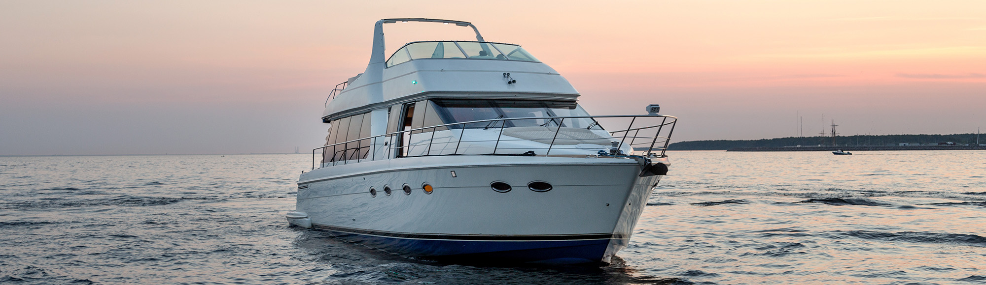 Аренда моторной яхты «Carver 62 Мила» в Санкт-Петербурге — VIP-отдых на воде