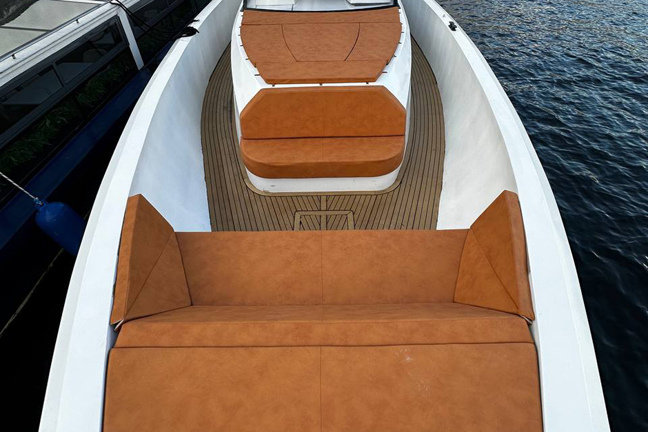 Зона отдыха в носовой части