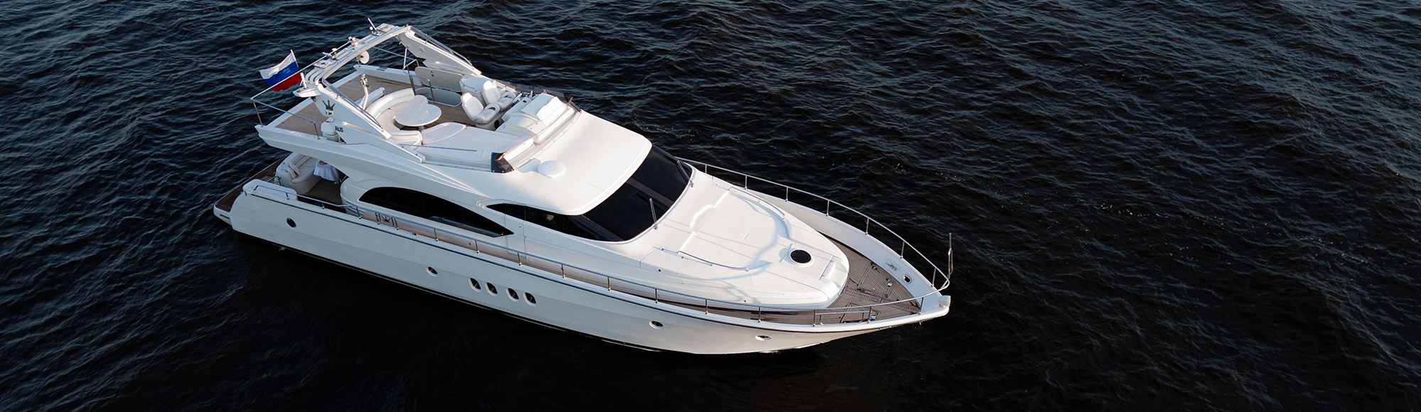 Аренда яхты Dominator 68 в Санкт-Петербурге — VIP-прогулки и отдых в СПб