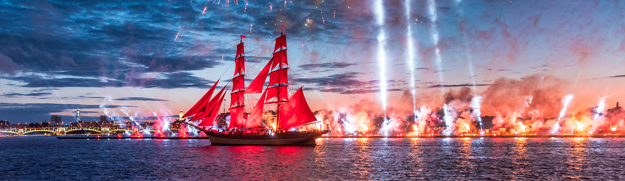 Просмотр шоу Алые Паруса с воды 2025 — подборка рейсов и маршрутов