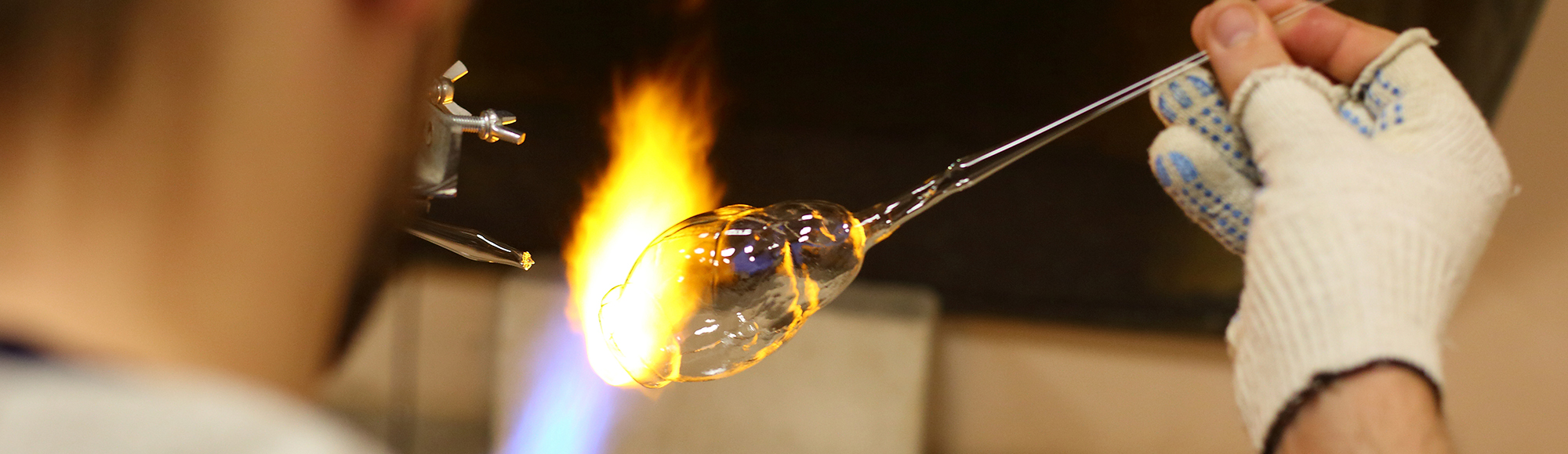 Автобусная экскурсия «Рождественские истории Петербурга» c мастер-классом на фабрике