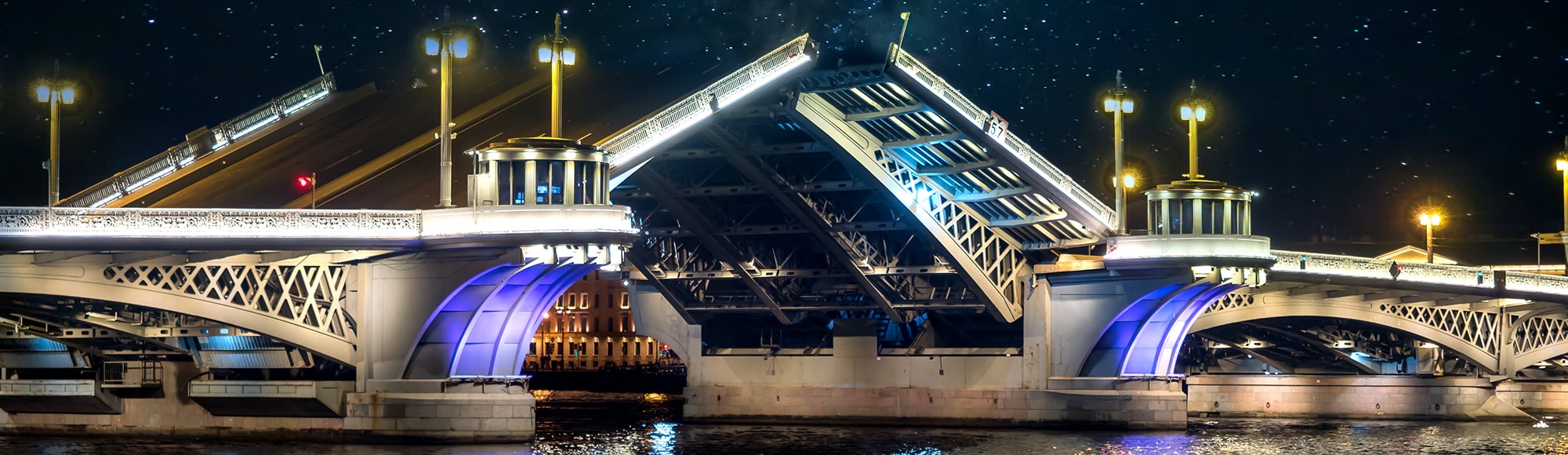 Через порт к разводным мостам на катере
