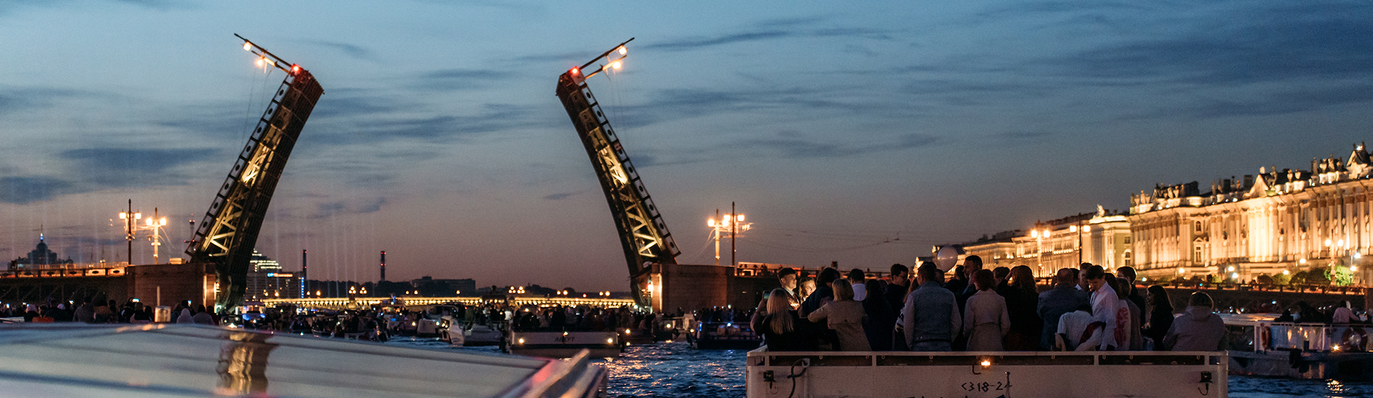 Развод мостов с Карповки на теплоходе